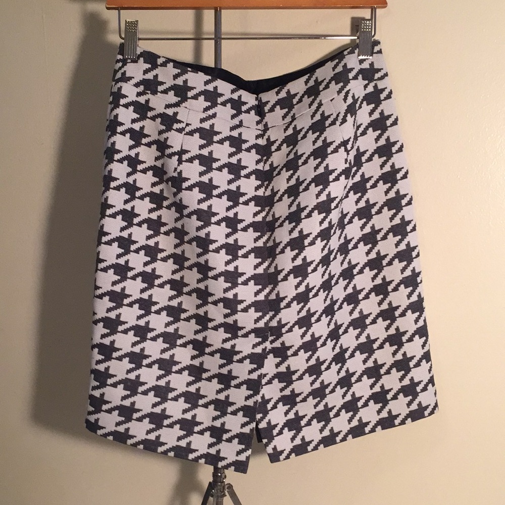 Banana Republic Houndstooth Pencil Skirt - Picture 2 of 8